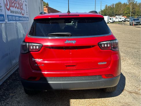 Used 2024 Jeep Compass Latitude image 4