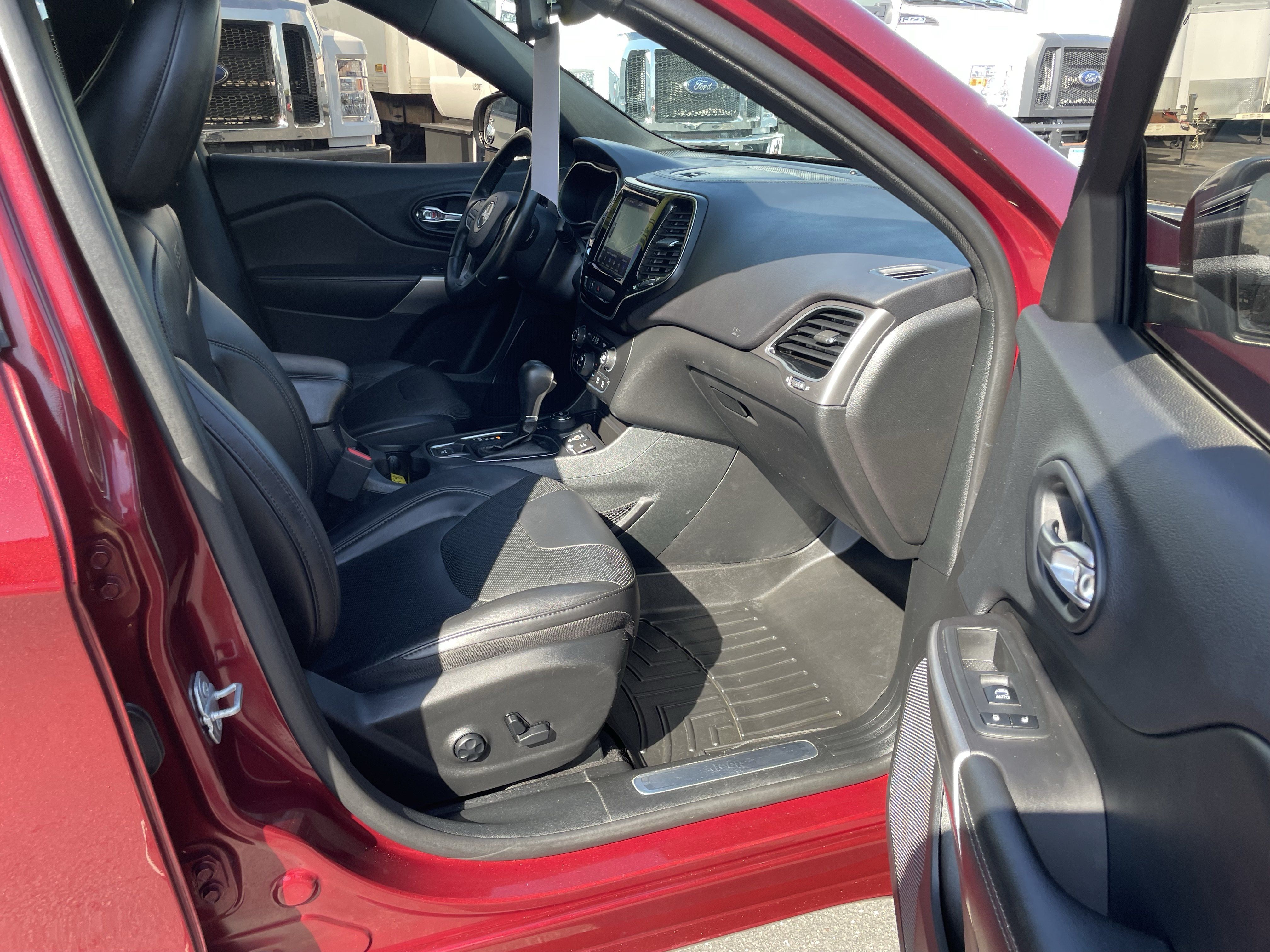 Used 2019 Jeep Cherokee Limited AWD/4WD image 31