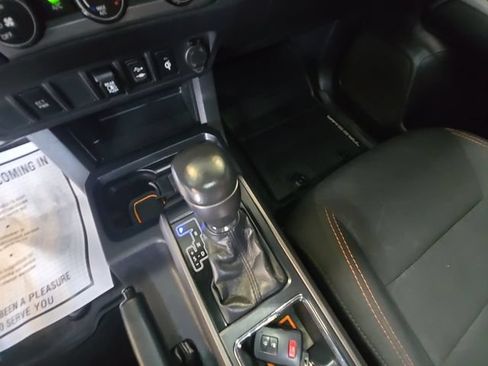 Used 2019 Toyota Tacoma TRD Off-Road AWD/4WD image 18