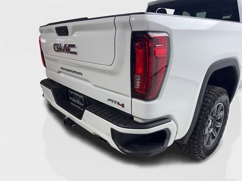 Used 2025 GMC Sierra 1500 AT4 image 18