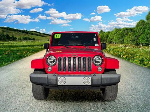 Used 2015 Jeep Wrangler Unlimited Sahara w/ Connectivity Group AWD/4WD image 8