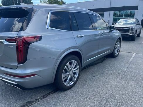 Used 2024 Cadillac XT6 Premium Luxury w/ Technology Package FWD image 3
