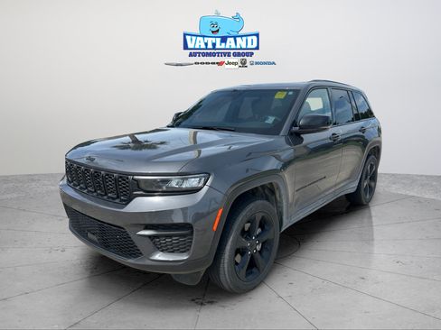 Certified 2025 Jeep Grand Cherokee Altitude AWD/4WD image 1
