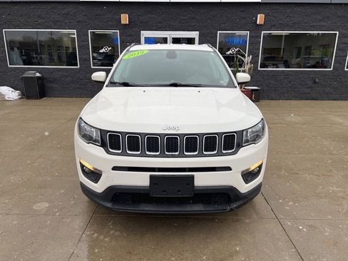 Certified 2019 Jeep Compass Latitude w/ Cold Weather Group image 2