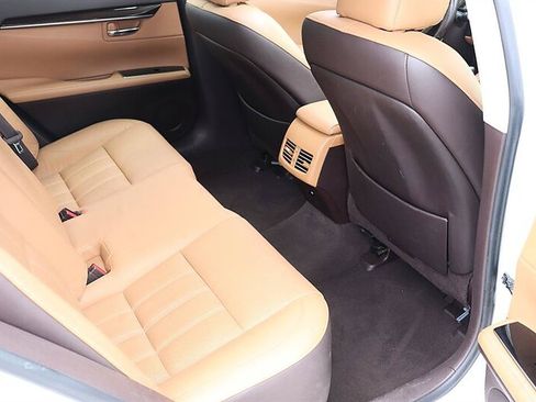 Used 2016 Lexus ES 350 w/ Luxury Package w/Wood Trim FWD image 13