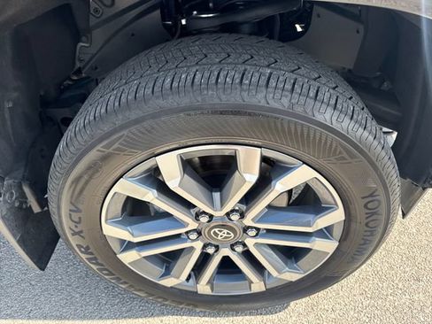Used 2025 Toyota 4Runner Limited w/ Tow Technology Package AWD/4WD image 10