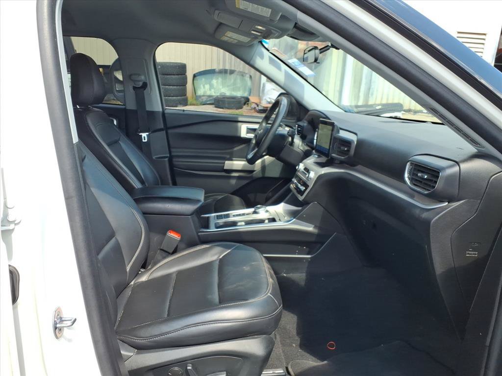 Used 2024 Ford Explorer XLT w/ Equipment Group 202A RWD image 17