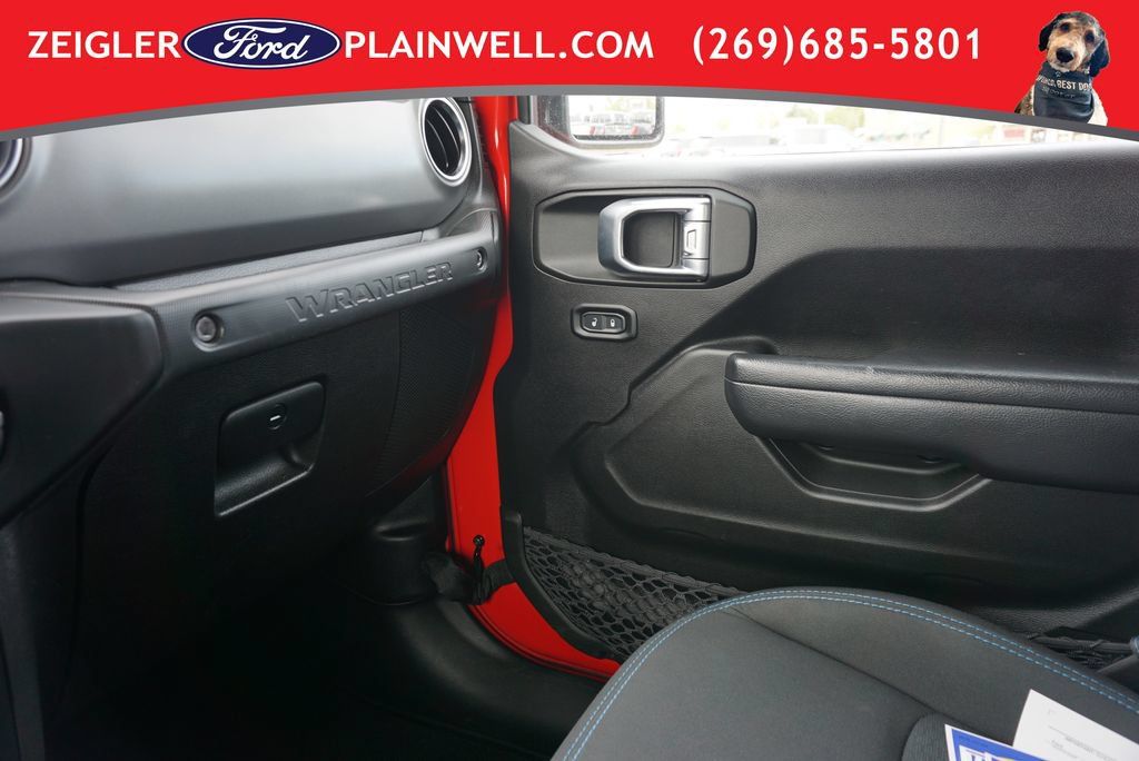 Used 2022 Jeep Wrangler Unlimited Rubicon 4xe w/ Cold Weather Group AWD/4WD image 32