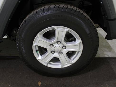 Used 2023 Jeep Wrangler Sport S image 17