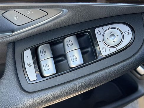 Used 2022 Mercedes-Benz GLC 300 GLC 300 image 24