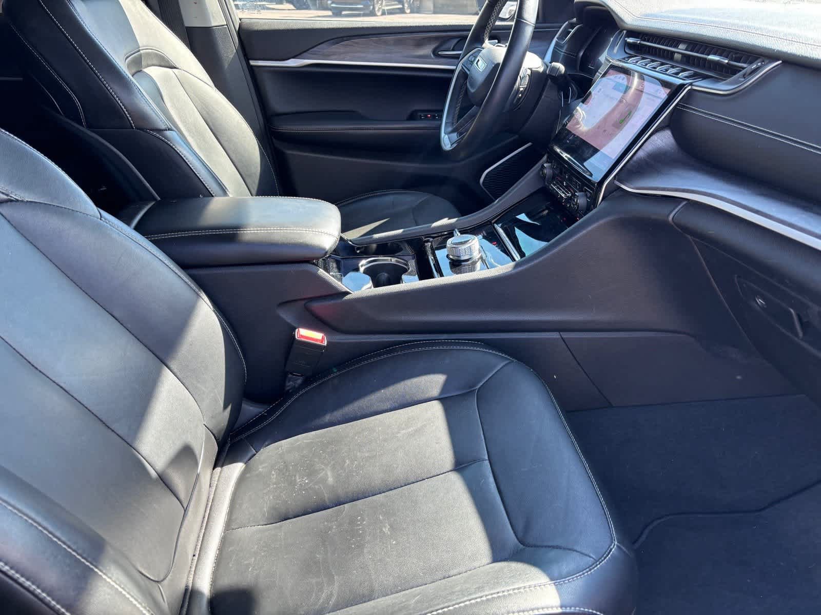 Used 2022 Jeep Grand Cherokee L Limited w/ Black Appearance Package AWD/4WD image 9