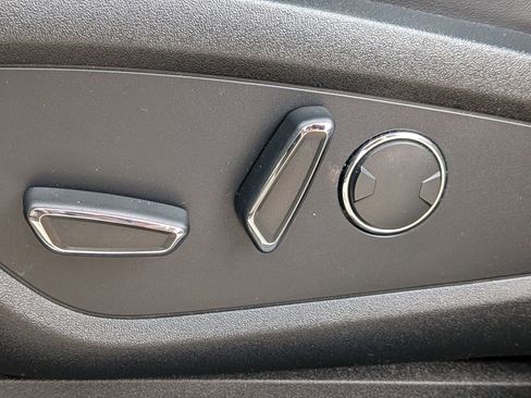 Used 2017 Lincoln MKX Reserve w/ Driver Assistance Package image 21