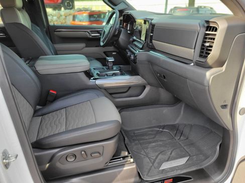 Used 2025 Chevrolet Silverado 1500 ZR2 image 11