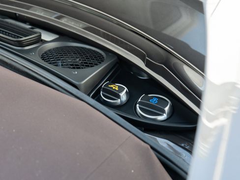 Used 2015 Porsche 911 Turbo S w/ High-end Infotainment Package AWD/4WD image 34