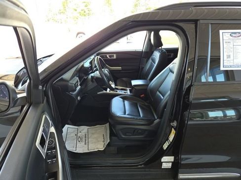 Used 2022 Ford Explorer XLT AWD/4WD image 19