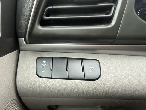 Used 2019 Hyundai Elantra SE FWD image 17