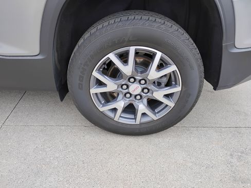 Used 2023 GMC Acadia SLT FWD image 24