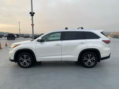 Used 2016 Toyota Highlander XLE image 5