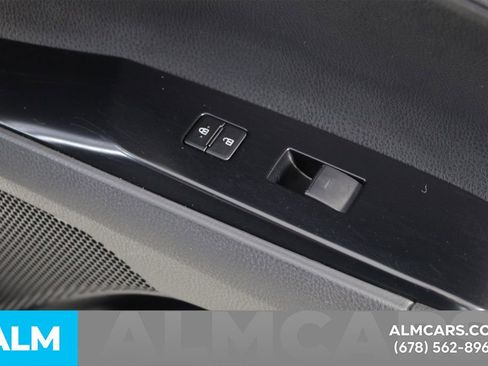 Used 2025 Toyota Camry SE image 42