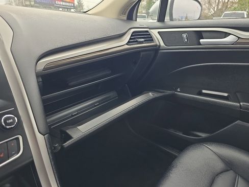 Used 2020 Ford Fusion SEL image 29