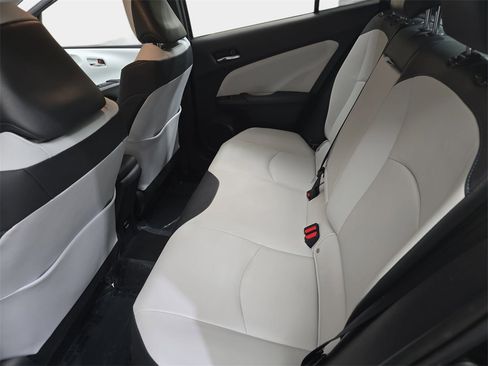 Used 2018 Toyota Prius Four image 16