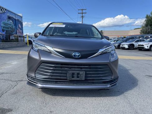 Used 2021 Toyota Sienna LE w/ LE Plus Package AWD/4WD image 5
