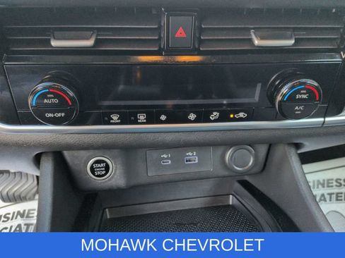 Used 2021 Nissan Rogue SV AWD/4WD image 23