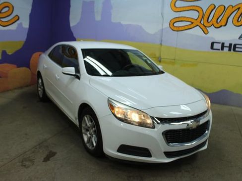 Used 2014 Chevrolet Malibu LT w/ Power Convenience Package FWD image 2