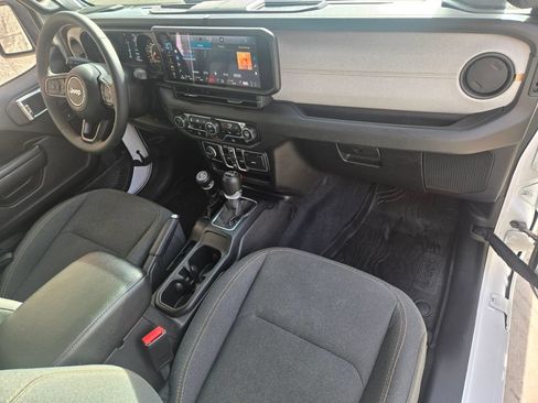Used 2024 Jeep Wrangler Unlimited Sport AWD/4WD image 18