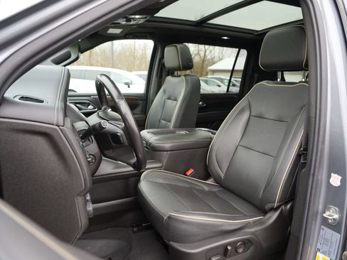 Used 2021 Chevrolet Suburban Premier w/ Premium Package AWD/4WD image 12