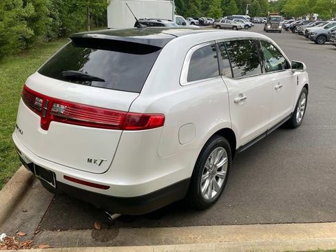 Used 2018 Lincoln MKT AWD image 32