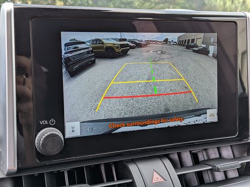 Used 2024 Toyota RAV4 XLE FWD image 33