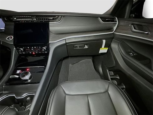 New 2025 Jeep Grand Cherokee L Limited w/ Luxury Tech Group II image 26