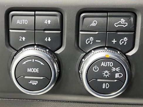 Used 2024 GMC Sierra 1500 AT4 w/ Technology Package image 32