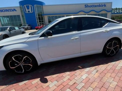 Used 2024 Nissan Altima 2.5 SR FWD image 6