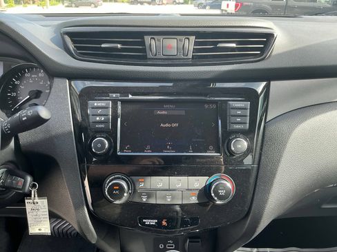 Used 2020 Nissan Rogue Sport S w/ Appearance Package FWD image 17