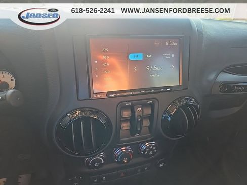 Used 2017 Jeep Wrangler Unlimited Sahara AWD/4WD image 17