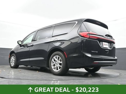 Used 2023 Chrysler Pacifica Touring-L FWD image 52