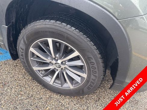 Used 2017 Toyota Highlander XLE w/ Protection Package #3 image 4