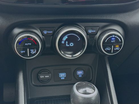 Used 2020 Hyundai Venue SEL w/ Convenience Package image 12