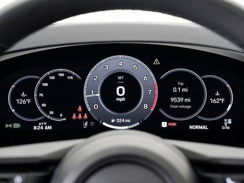 Used 2025 Porsche Cayenne image 17