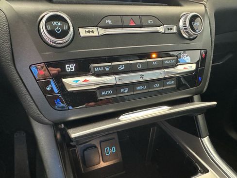 Used 2020 Ford Explorer Limited w/ Class III Trailer Tow Package RWD image 38