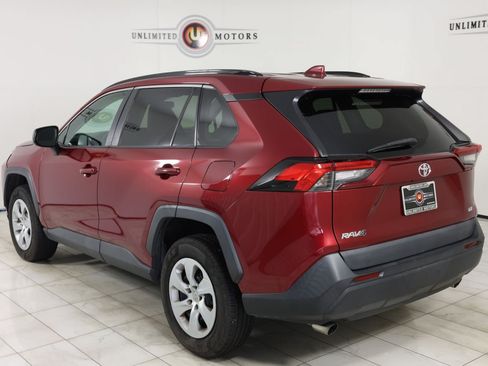 Used 2021 Toyota RAV4 LE FWD image 4
