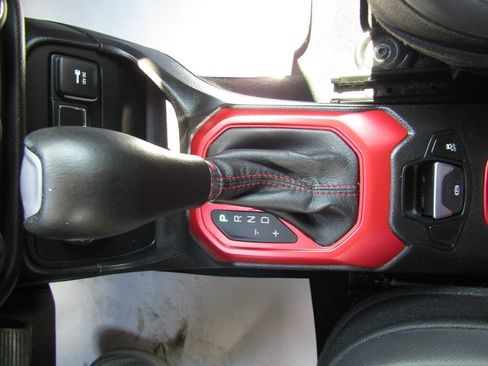 Used 2016 Jeep Renegade Trailhawk AWD/4WD image 14