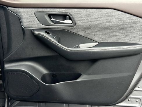 Used 2023 Nissan Rogue SV image 24