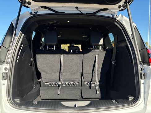 New 2026 Chrysler Pacifica Select image 21