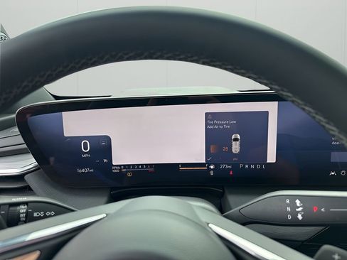 Used 2025 Buick Enclave Preferred image 34