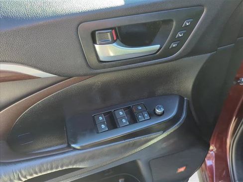 Used 2016 Toyota Highlander Limited image 12