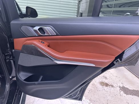 Used 2019 BMW X5 xDrive50i w/ M Sport Package image 18