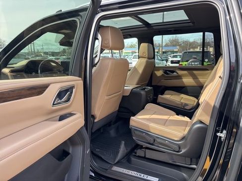 Used 2021 Chevrolet Suburban Premier image 18